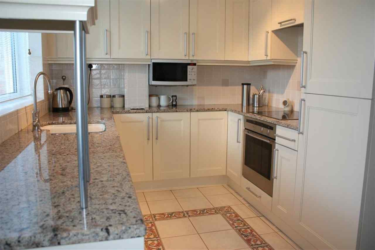 resized-2349823-4 Kitchen.JPG